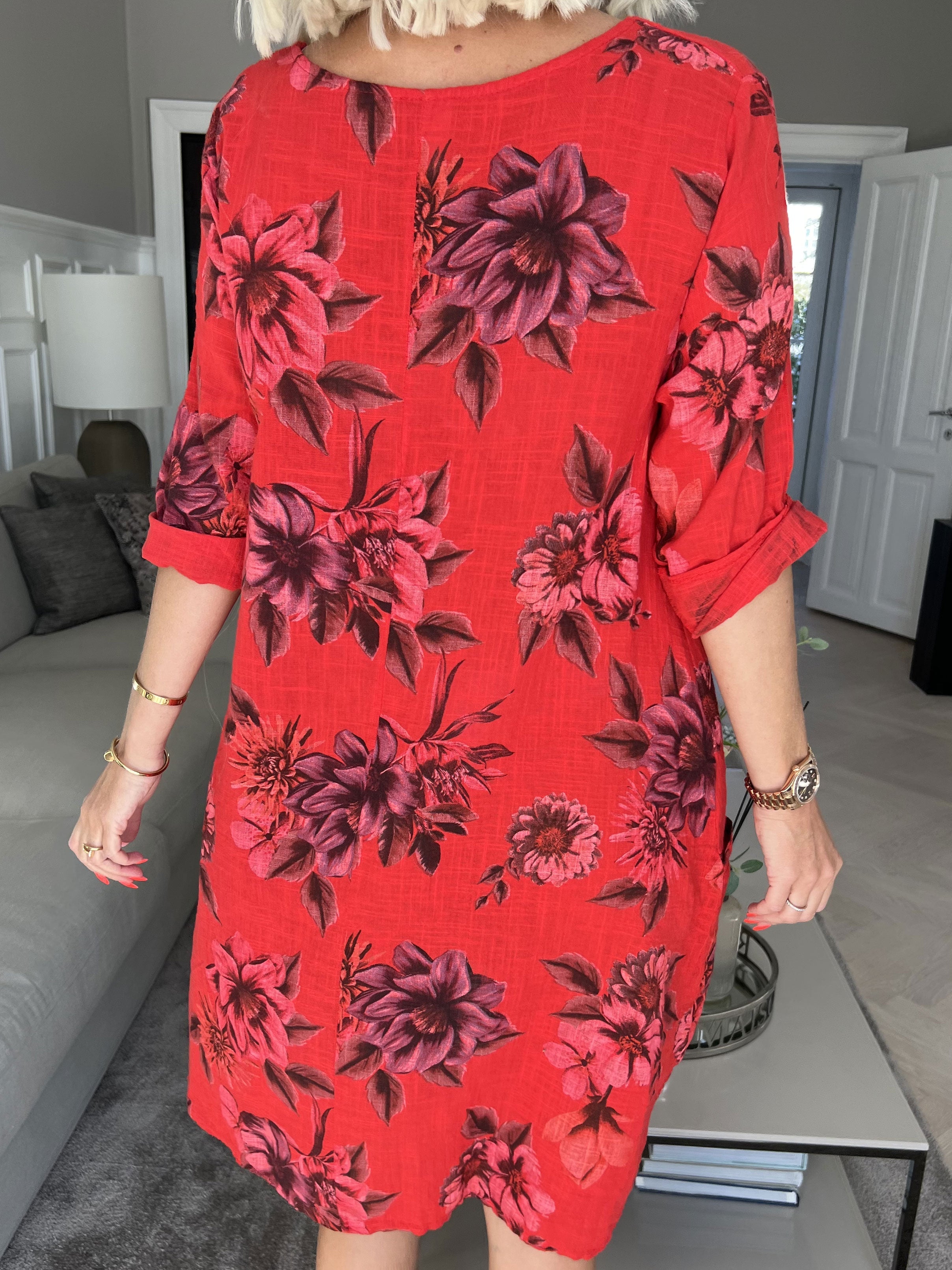 Jayda - Söt bomullsklänning med ficka och blommigt tryck